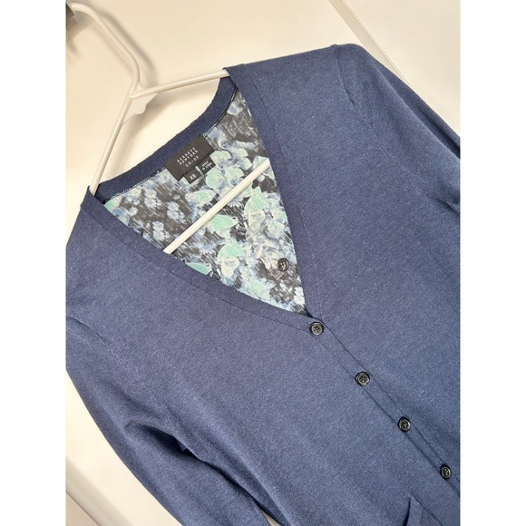 NWT Barneys New York Women's V-Neck Knit Cardigan Sweater Navy Blue‎ Size XS - Picture 3 of 13
